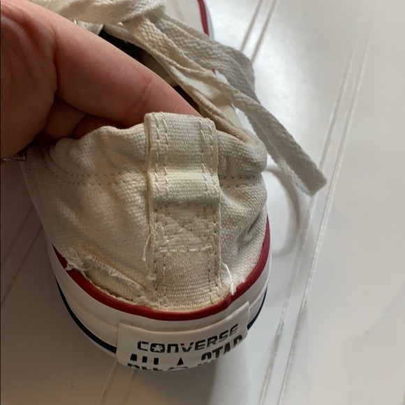 Converse All Star White low profile w red accents. CON0339 - Picture 4 of 10
